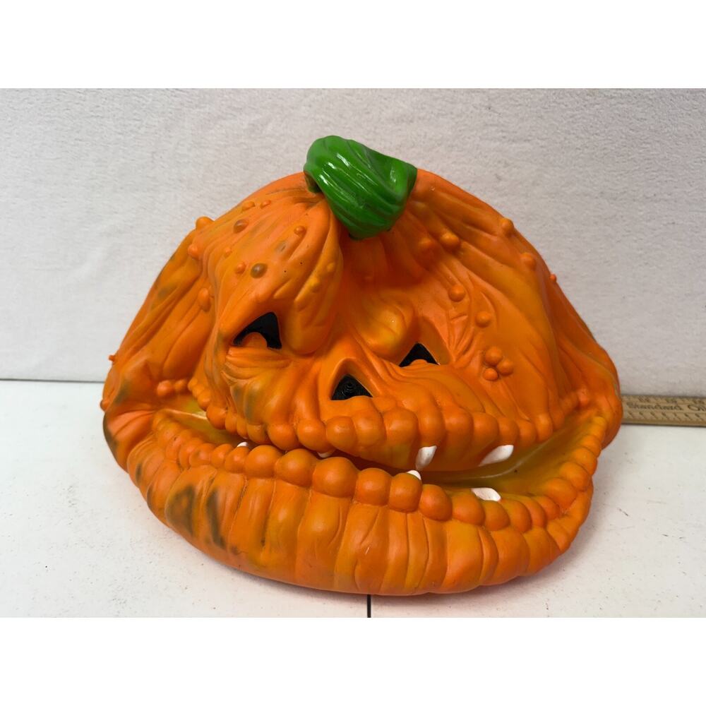 Smashed Rotten Talking Pumpkin “You Scare The Guts Out Of Me” 2000‎ Trendmaster